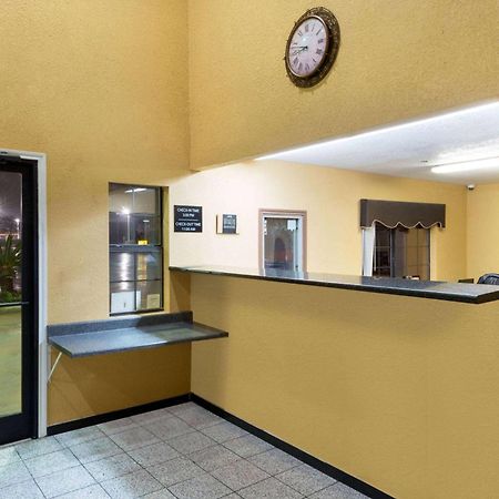 Super 8 By Wyndham San Antonio/Riverwalk Area מראה חיצוני תמונה