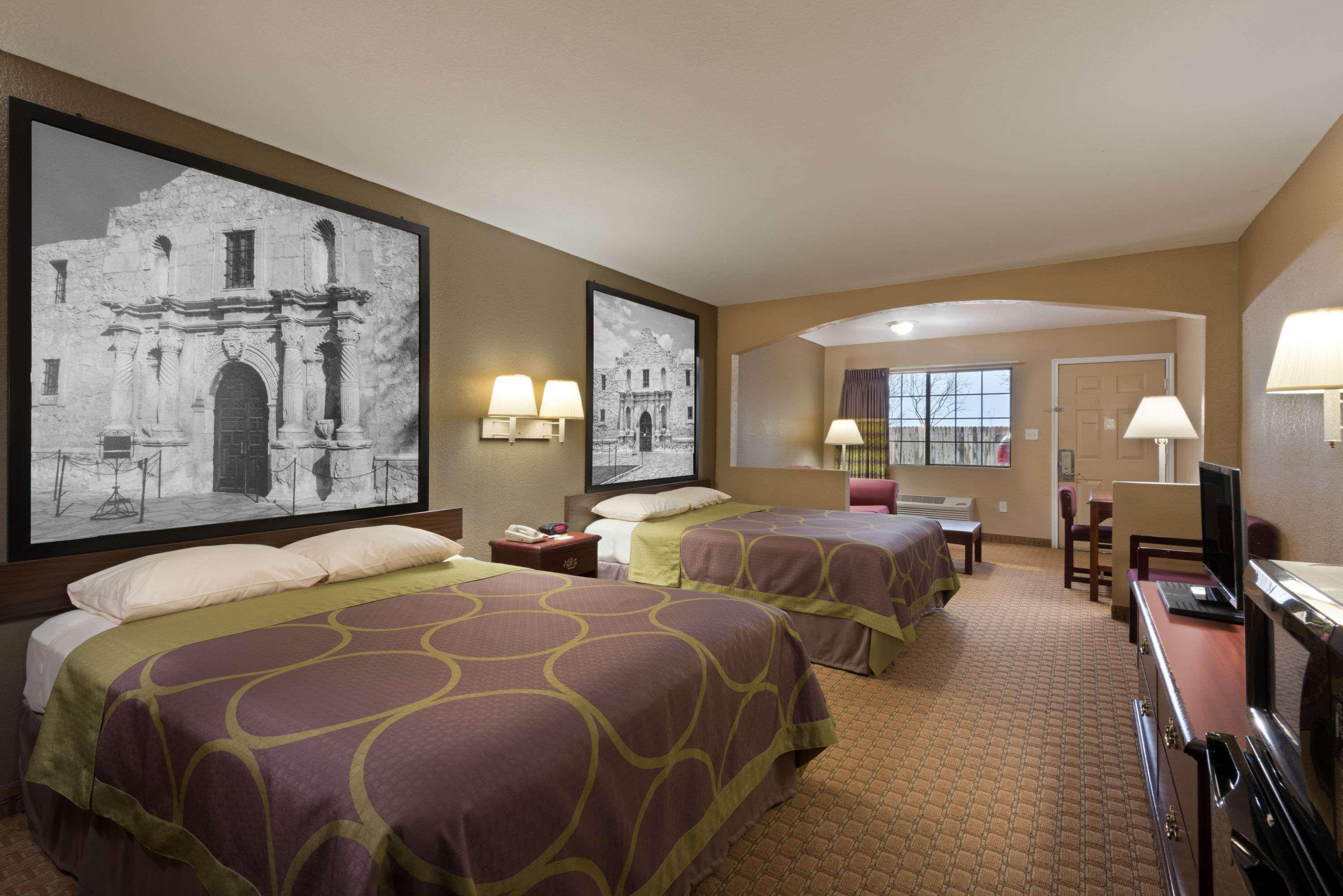 Super 8 By Wyndham San Antonio/Riverwalk Area מראה חיצוני תמונה