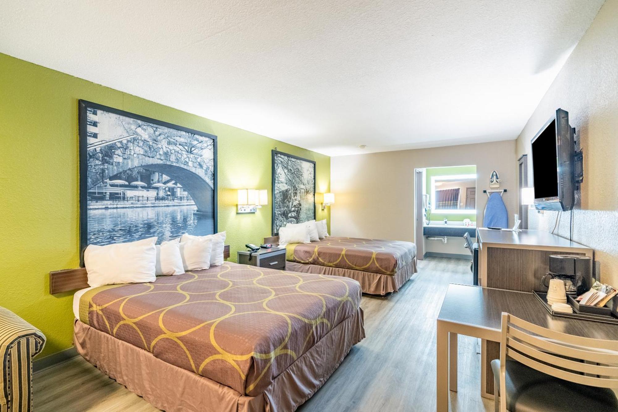Super 8 By Wyndham San Antonio/Riverwalk Area מראה חיצוני תמונה