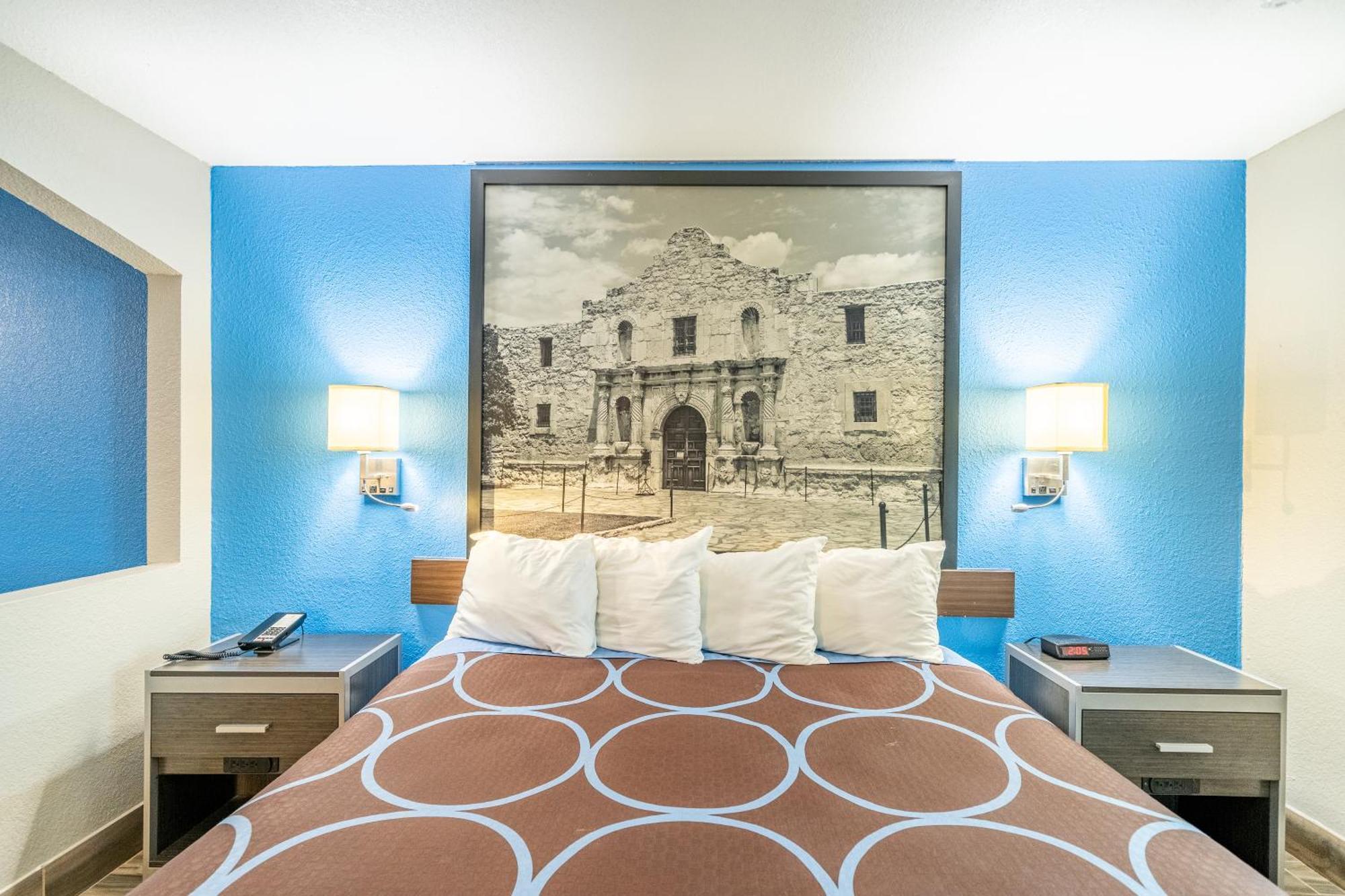 Super 8 By Wyndham San Antonio/Riverwalk Area מראה חיצוני תמונה