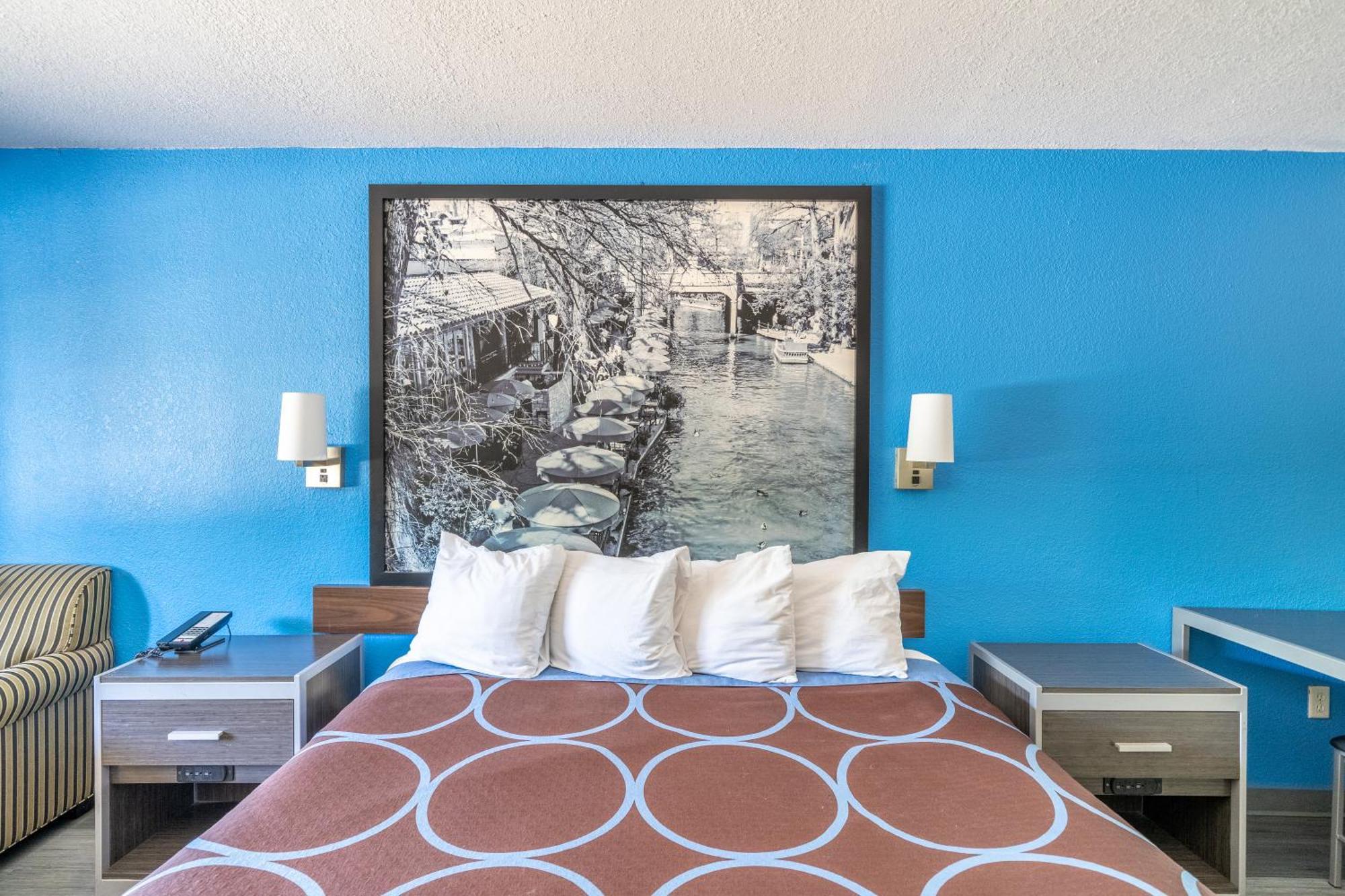 Super 8 By Wyndham San Antonio/Riverwalk Area מראה חיצוני תמונה