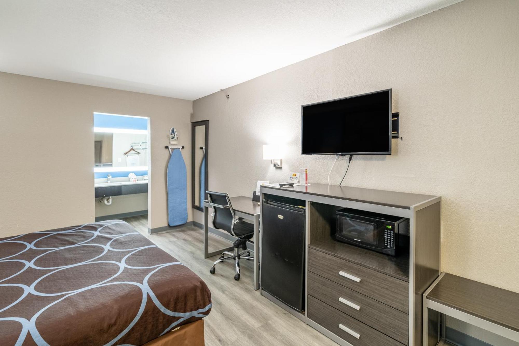 Super 8 By Wyndham San Antonio/Riverwalk Area מראה חיצוני תמונה
