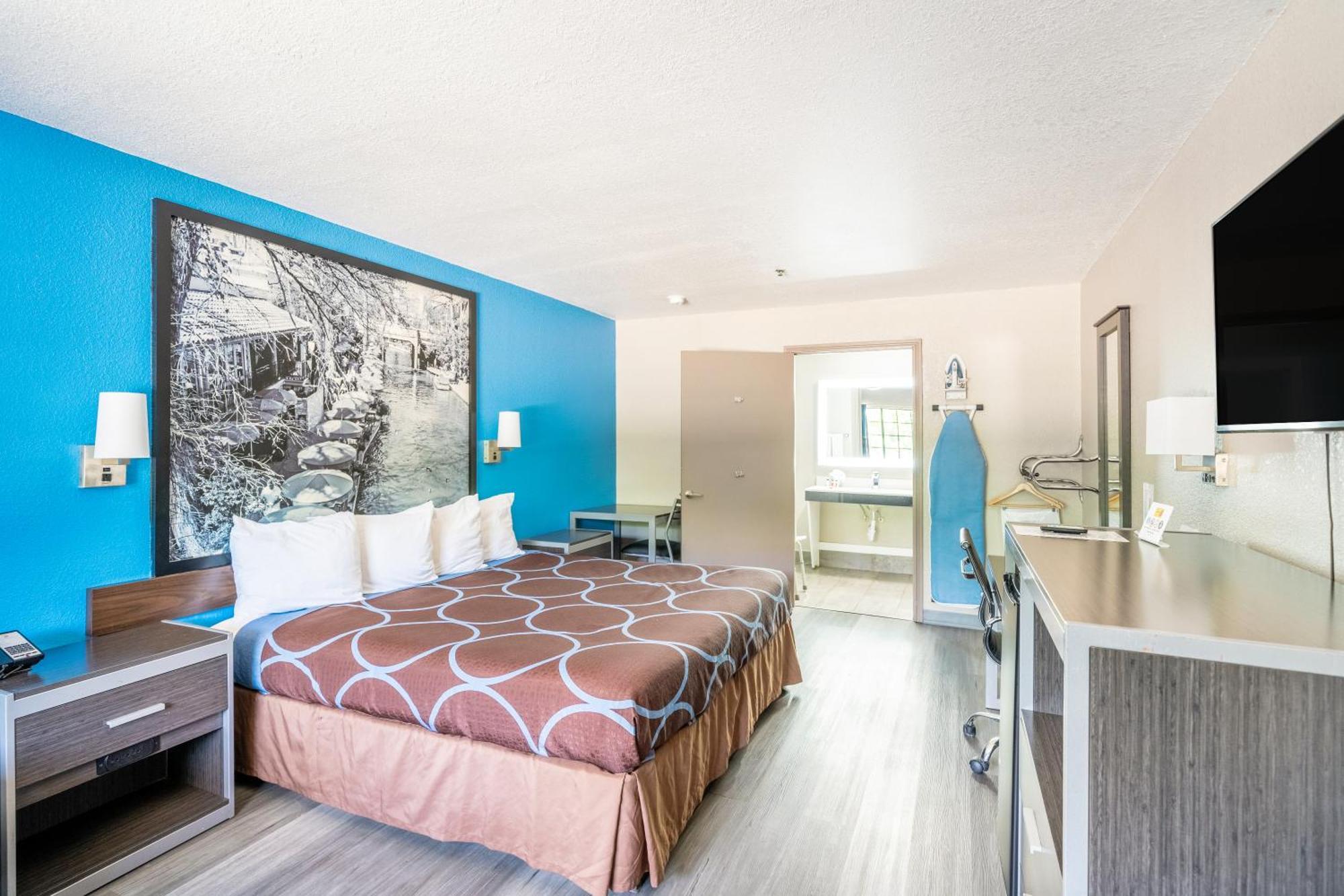 Super 8 By Wyndham San Antonio/Riverwalk Area מראה חיצוני תמונה
