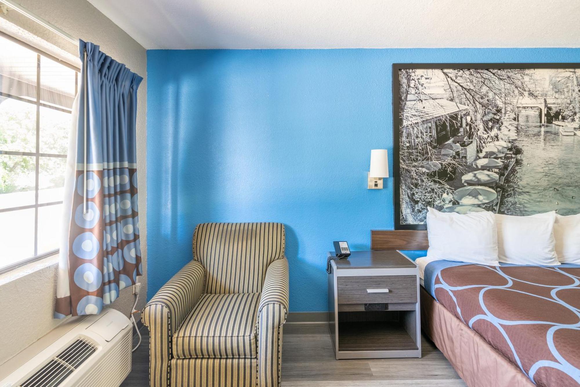 Super 8 By Wyndham San Antonio/Riverwalk Area מראה חיצוני תמונה