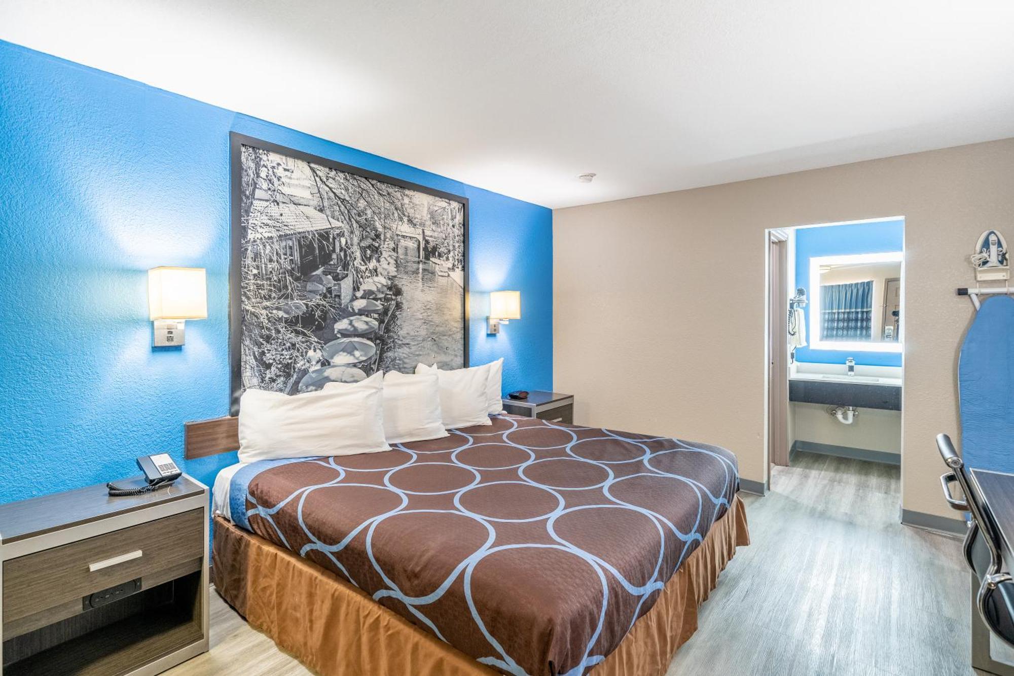 Super 8 By Wyndham San Antonio/Riverwalk Area מראה חיצוני תמונה