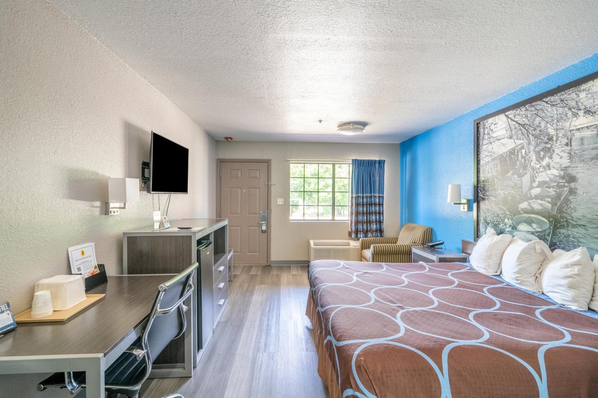 Super 8 By Wyndham San Antonio/Riverwalk Area מראה חיצוני תמונה