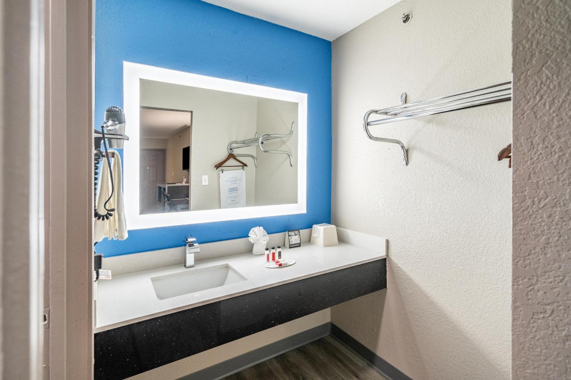 Super 8 By Wyndham San Antonio/Riverwalk Area מראה חיצוני תמונה