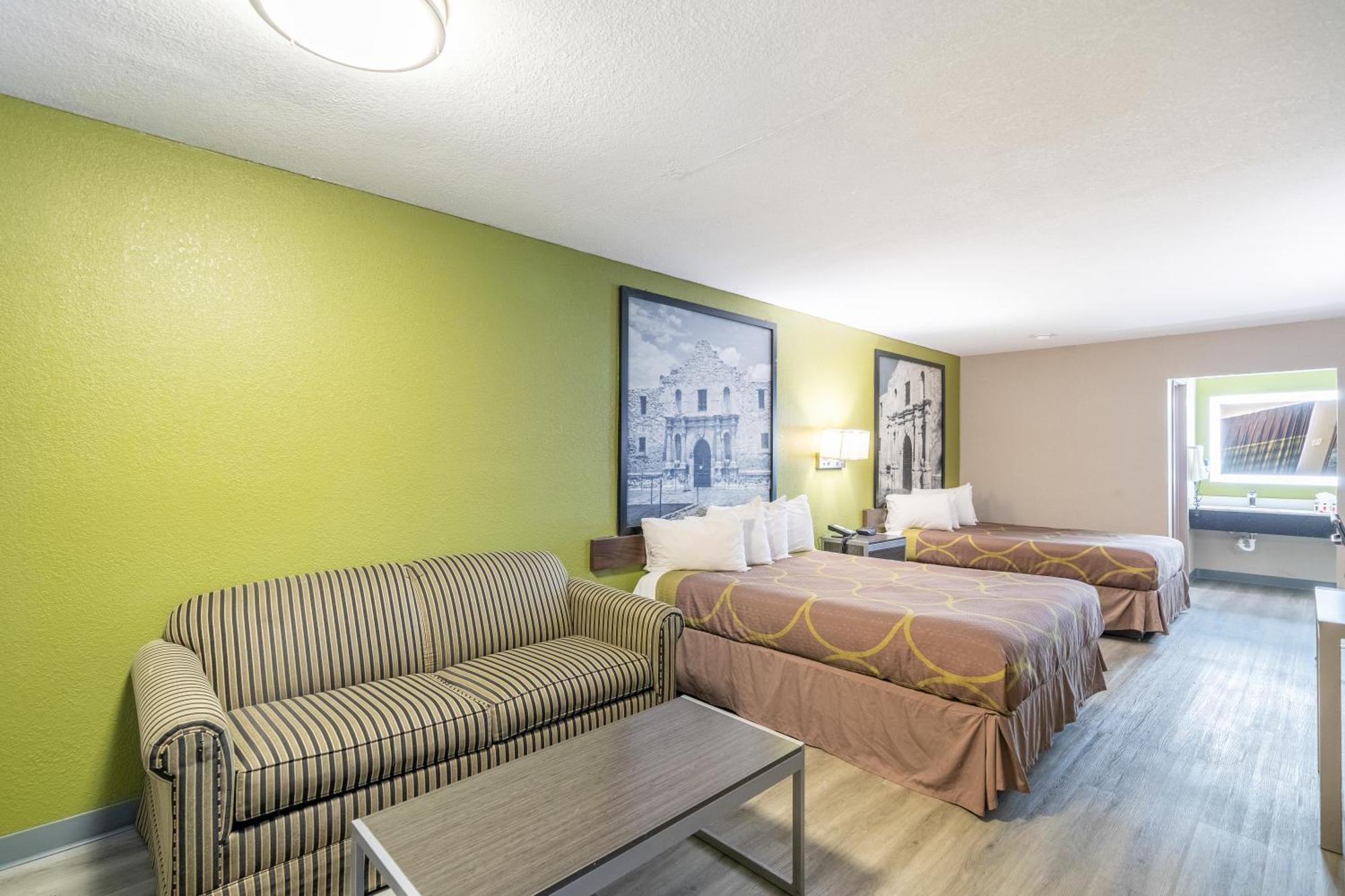 Super 8 By Wyndham San Antonio/Riverwalk Area מראה חיצוני תמונה