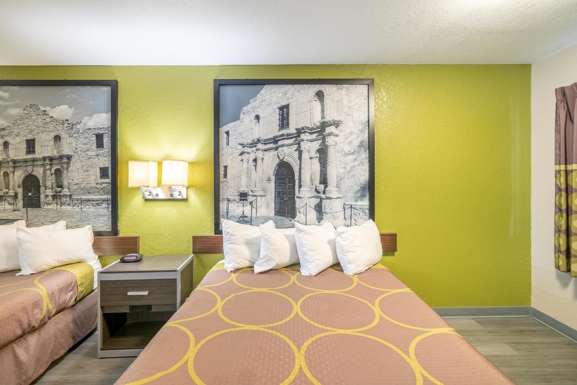 Super 8 By Wyndham San Antonio/Riverwalk Area מראה חיצוני תמונה