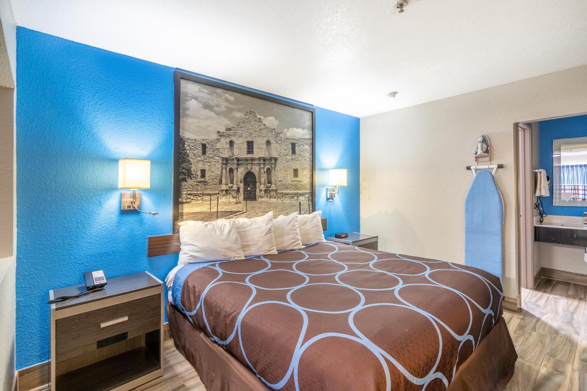 Super 8 By Wyndham San Antonio/Riverwalk Area מראה חיצוני תמונה
