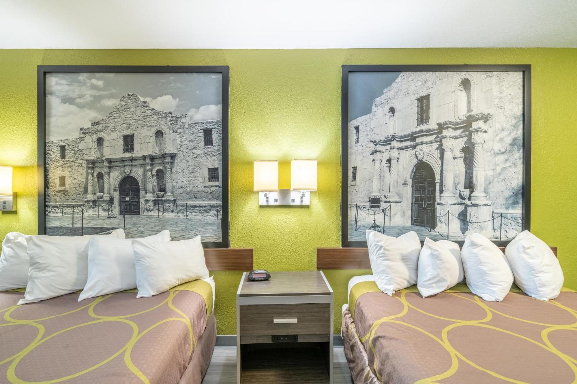 Super 8 By Wyndham San Antonio/Riverwalk Area מראה חיצוני תמונה