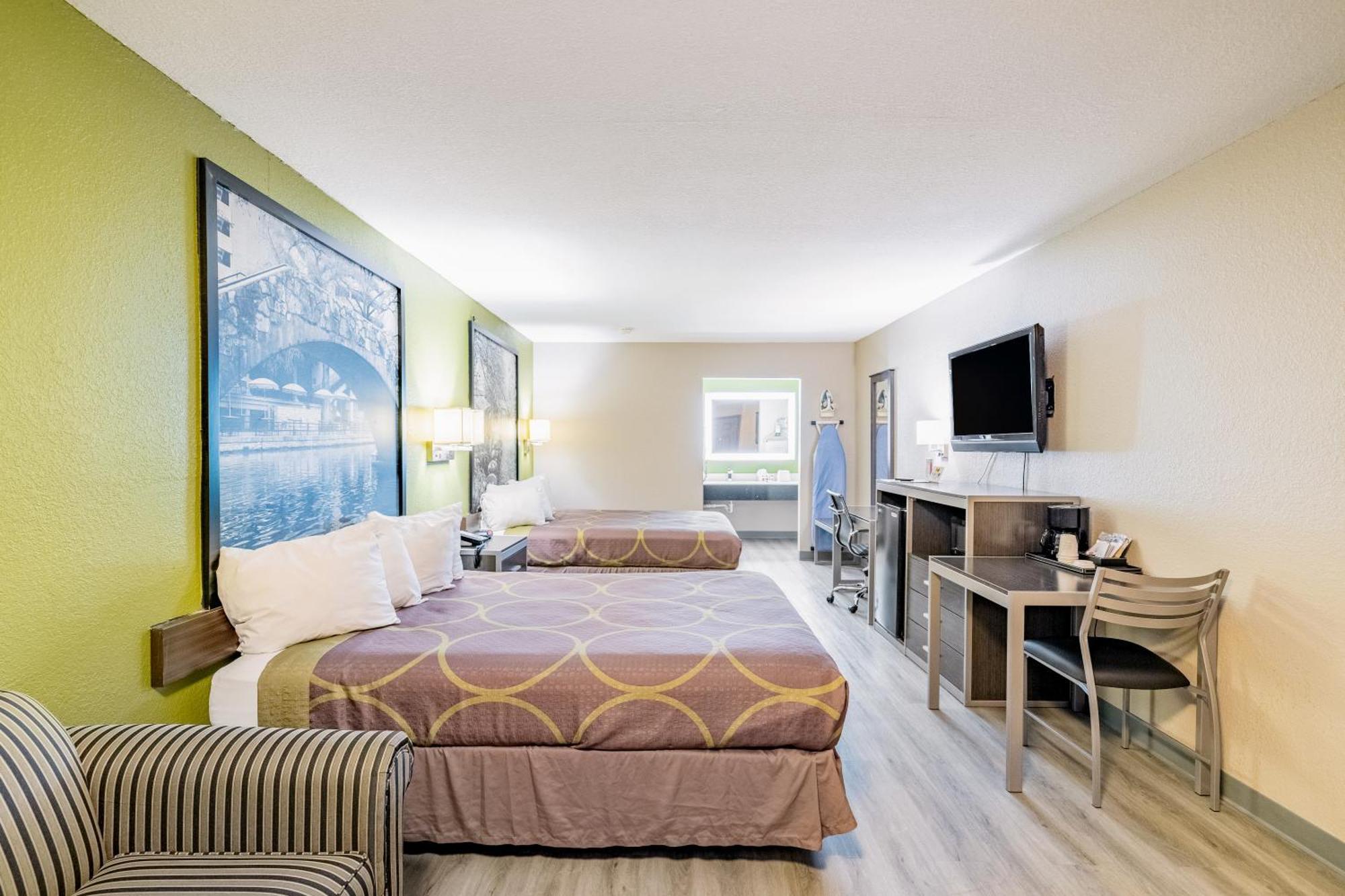 Super 8 By Wyndham San Antonio/Riverwalk Area מראה חיצוני תמונה