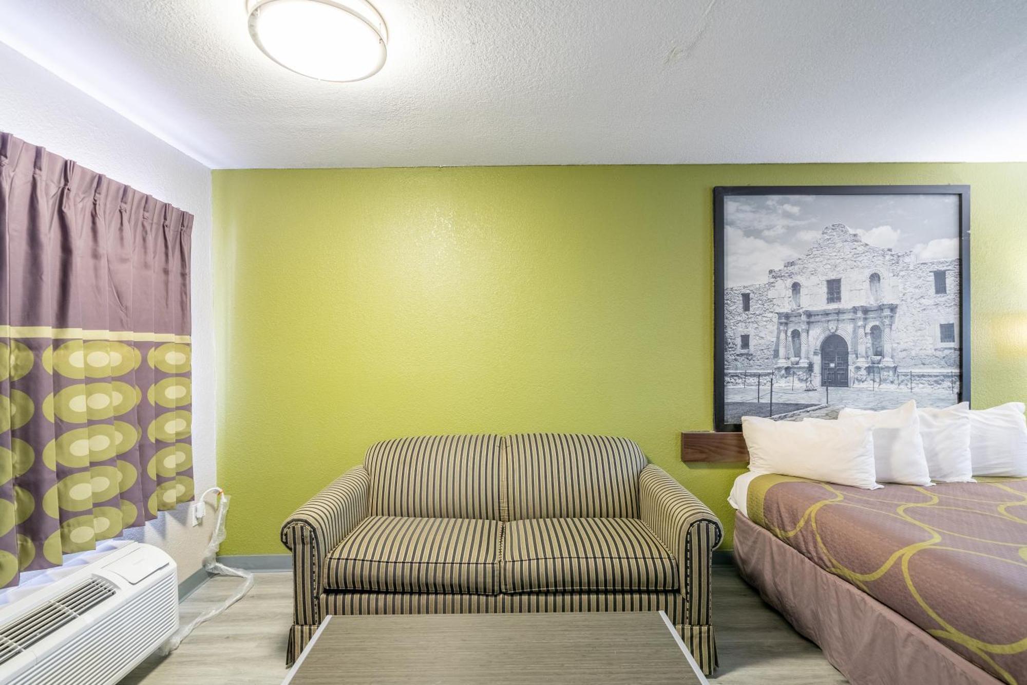 Super 8 By Wyndham San Antonio/Riverwalk Area מראה חיצוני תמונה