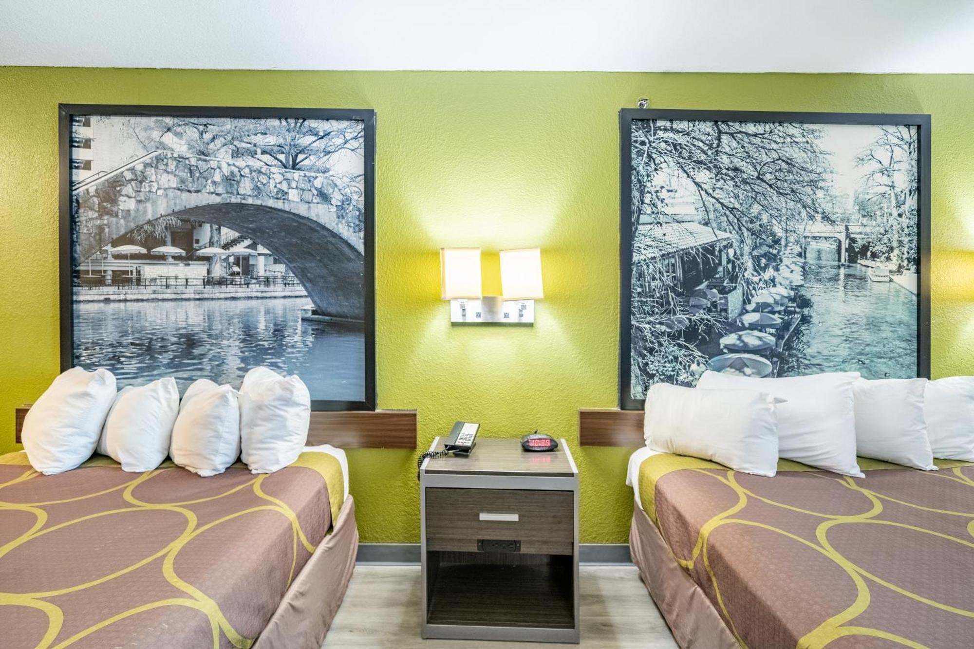 Super 8 By Wyndham San Antonio/Riverwalk Area מראה חיצוני תמונה