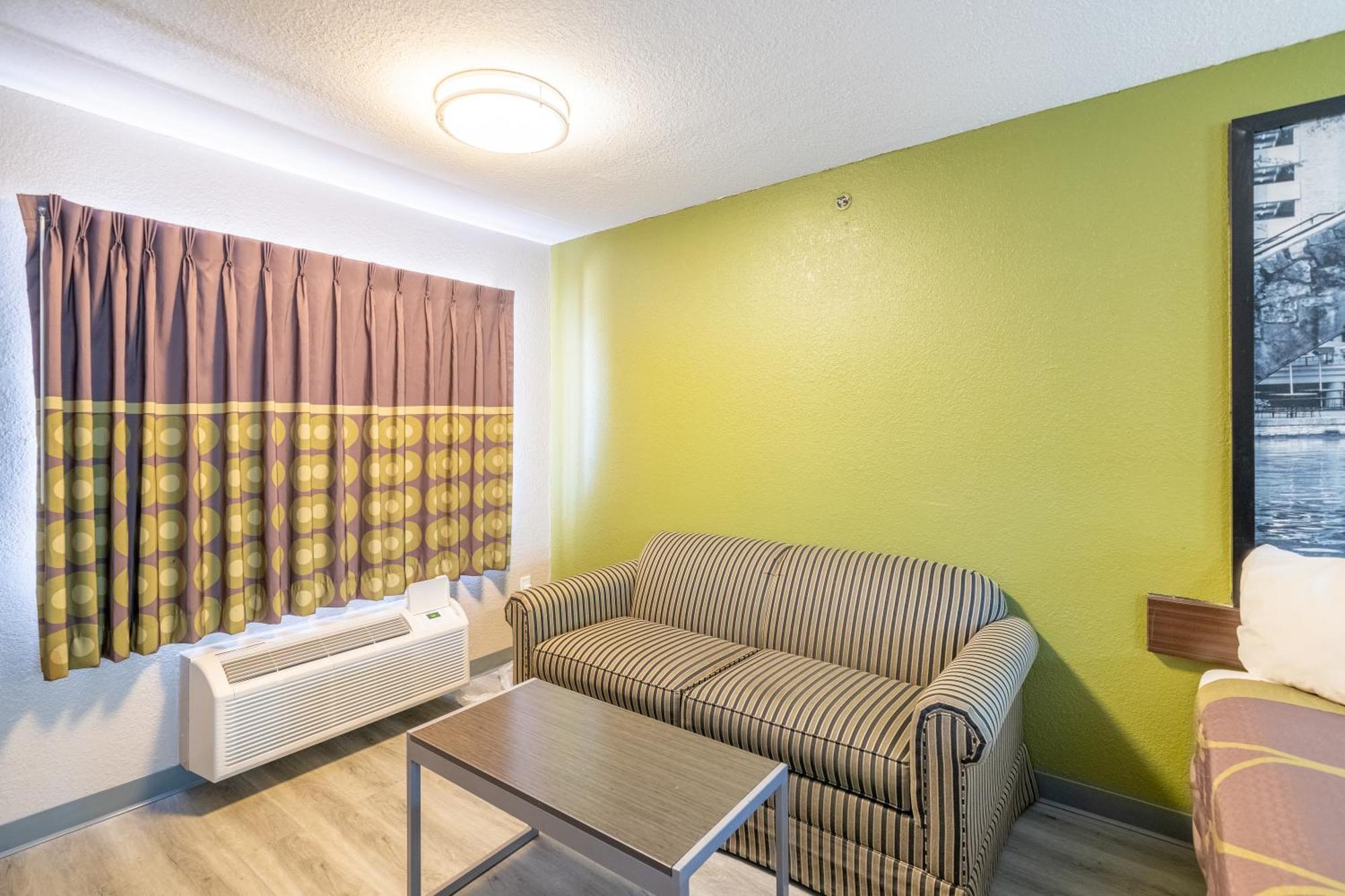 Super 8 By Wyndham San Antonio/Riverwalk Area מראה חיצוני תמונה