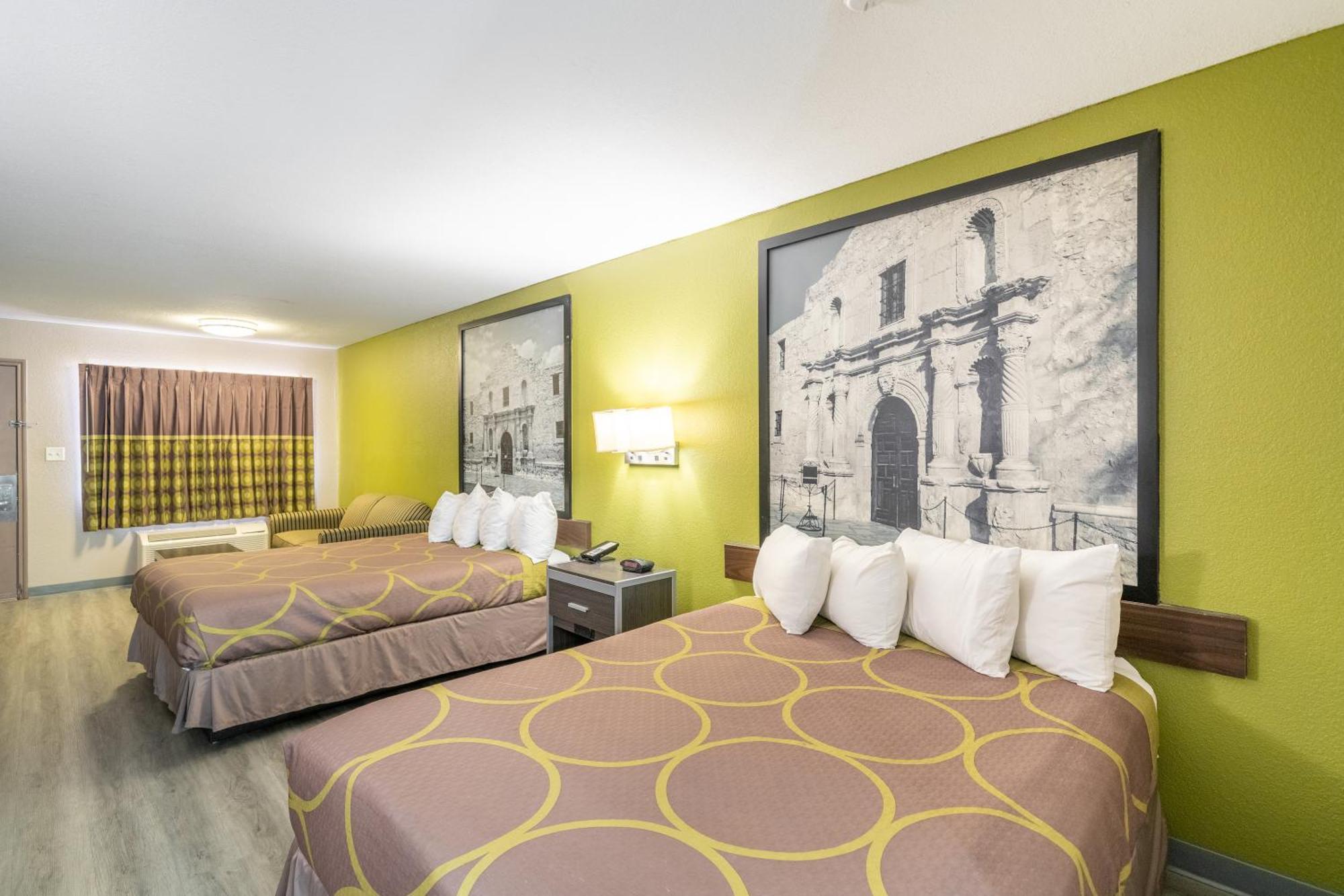 Super 8 By Wyndham San Antonio/Riverwalk Area מראה חיצוני תמונה