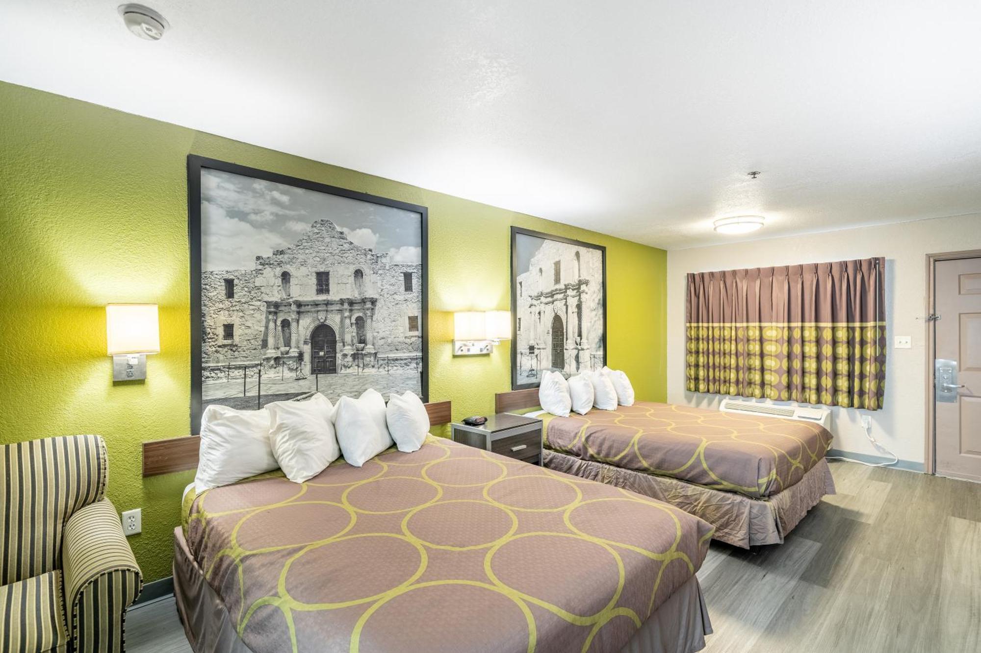 Super 8 By Wyndham San Antonio/Riverwalk Area מראה חיצוני תמונה