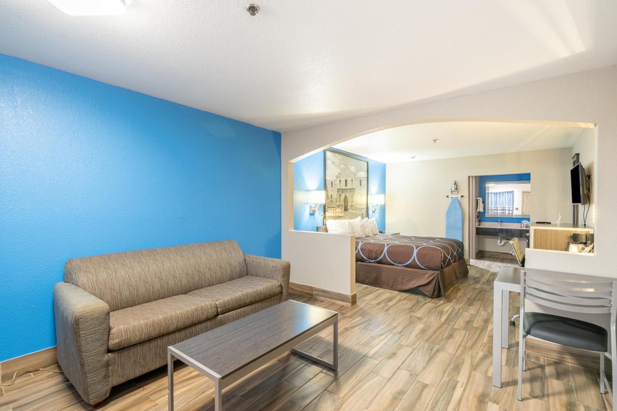 Super 8 By Wyndham San Antonio/Riverwalk Area מראה חיצוני תמונה
