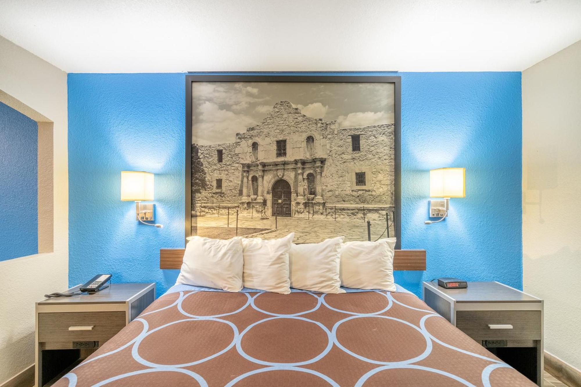 Super 8 By Wyndham San Antonio/Riverwalk Area מראה חיצוני תמונה