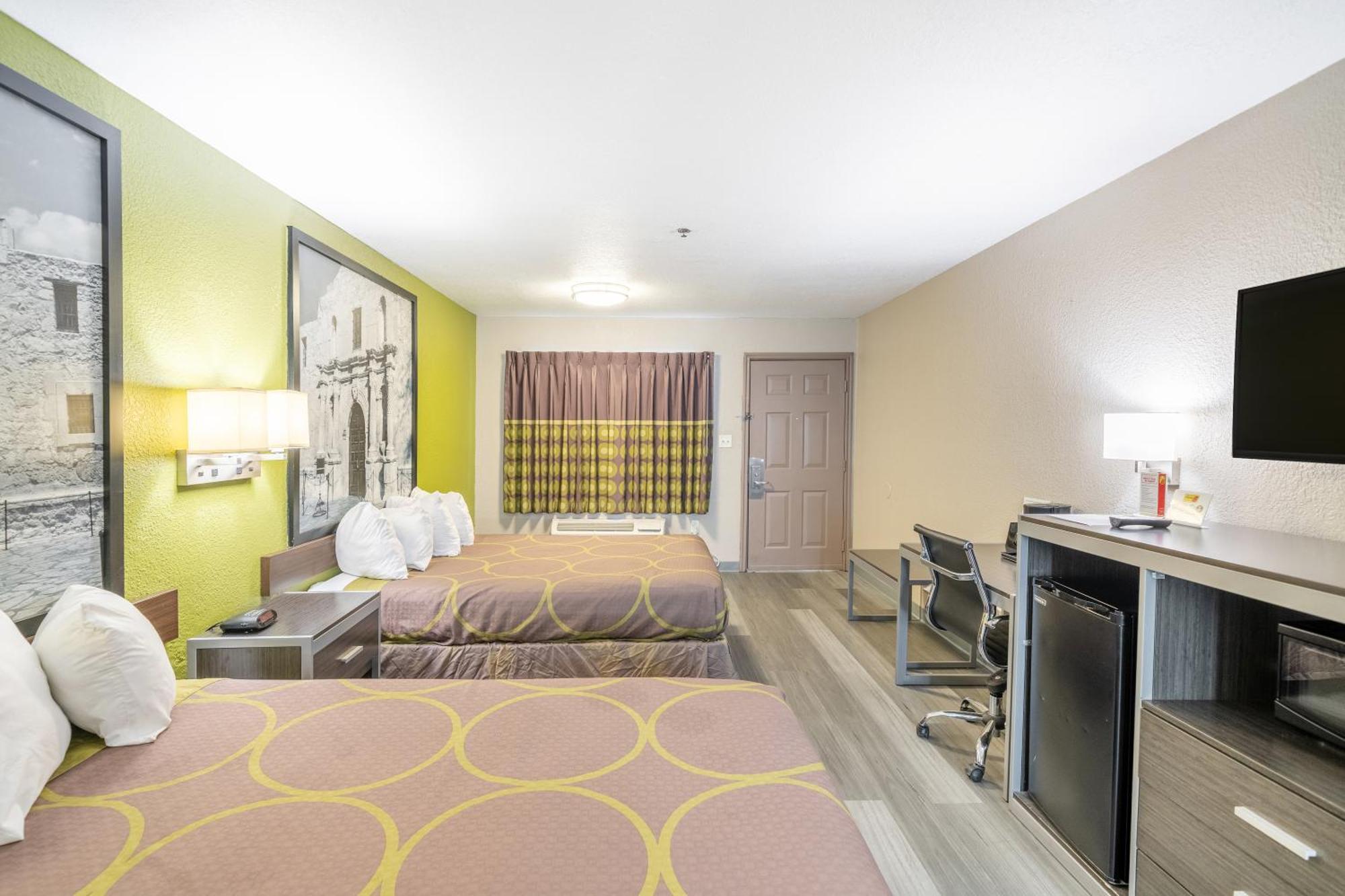 Super 8 By Wyndham San Antonio/Riverwalk Area מראה חיצוני תמונה