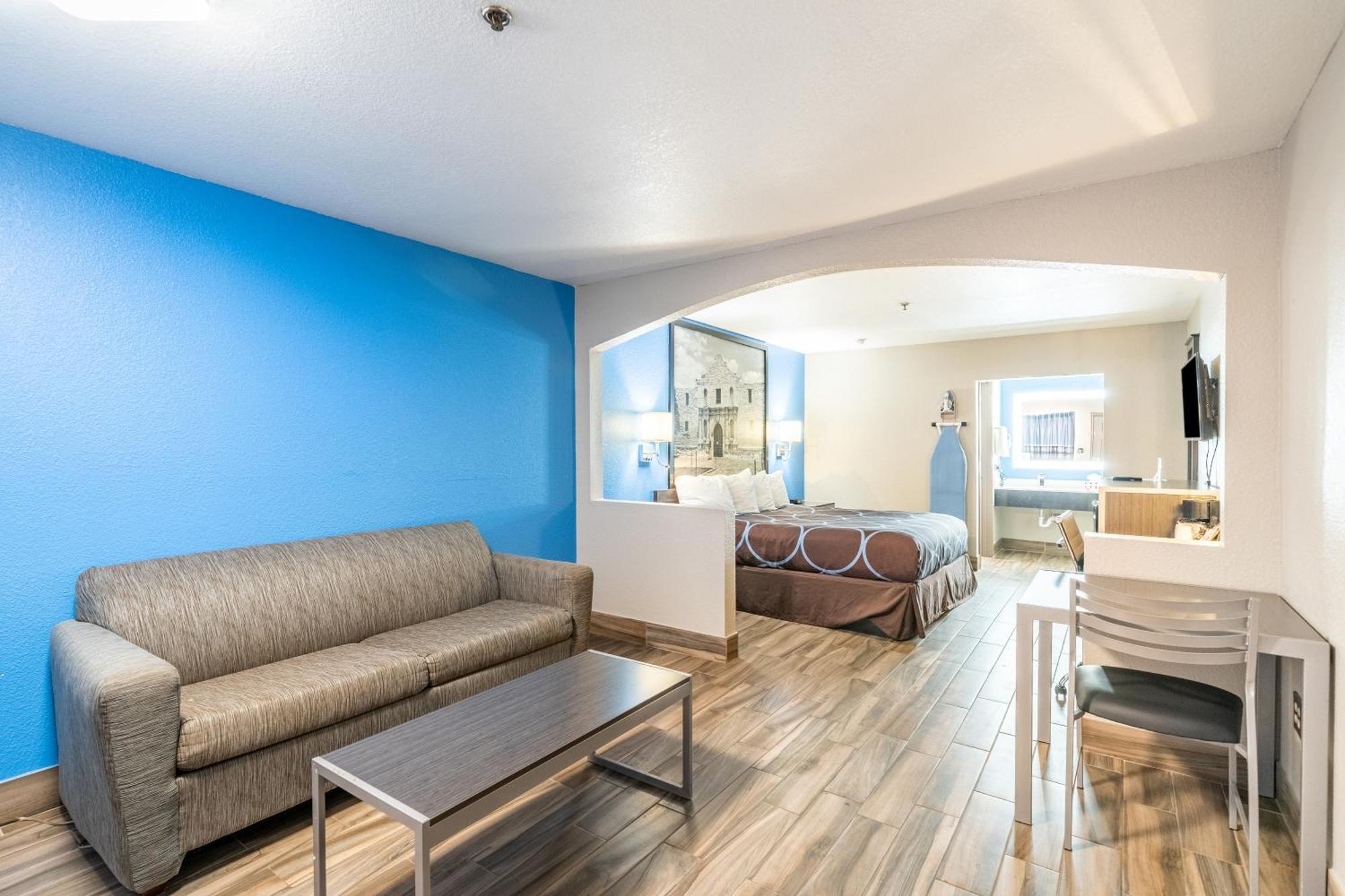 Super 8 By Wyndham San Antonio/Riverwalk Area מראה חיצוני תמונה
