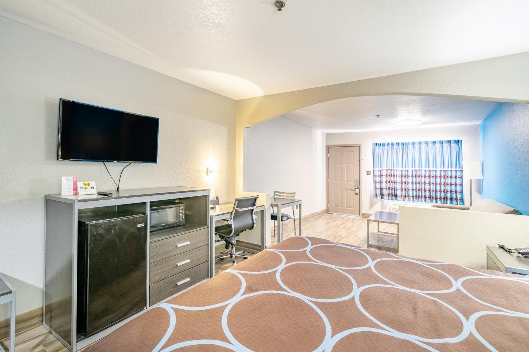 Super 8 By Wyndham San Antonio/Riverwalk Area מראה חיצוני תמונה