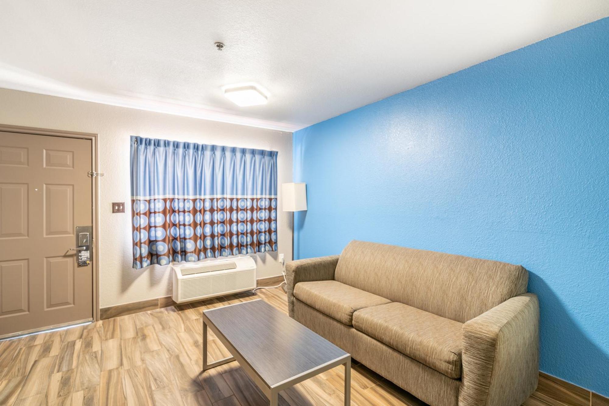 Super 8 By Wyndham San Antonio/Riverwalk Area מראה חיצוני תמונה