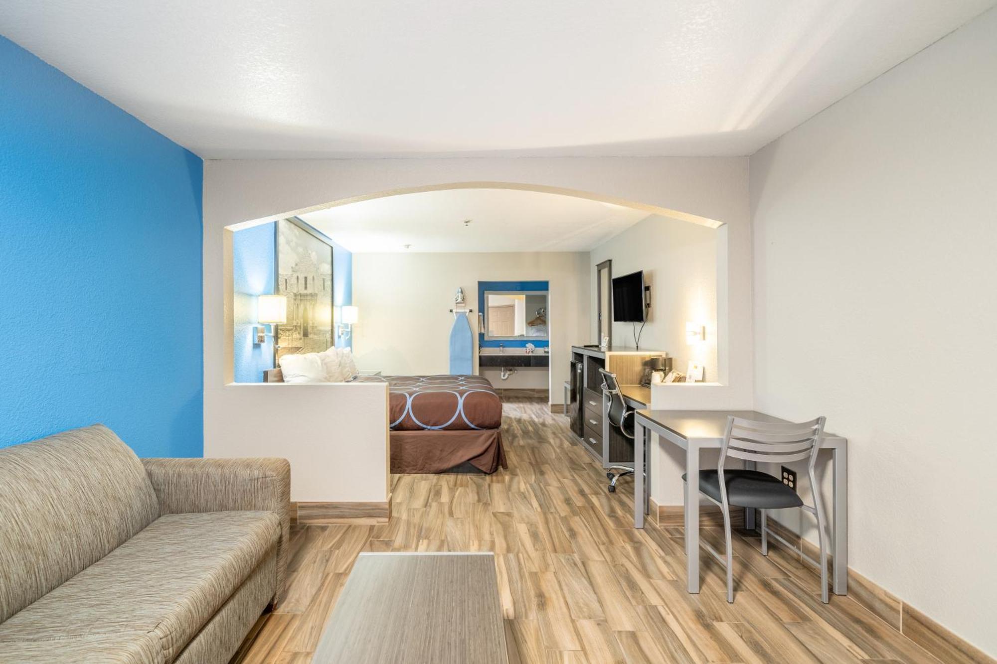 Super 8 By Wyndham San Antonio/Riverwalk Area מראה חיצוני תמונה
