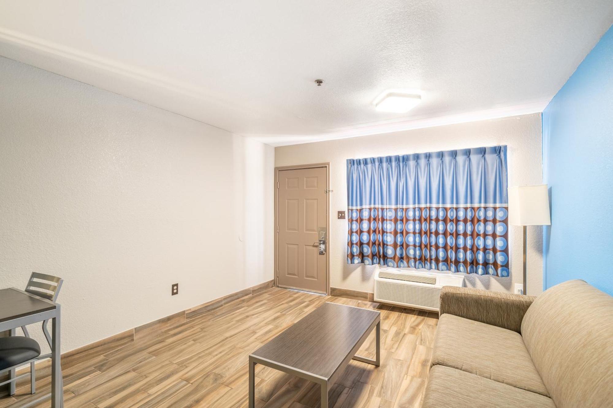 Super 8 By Wyndham San Antonio/Riverwalk Area מראה חיצוני תמונה