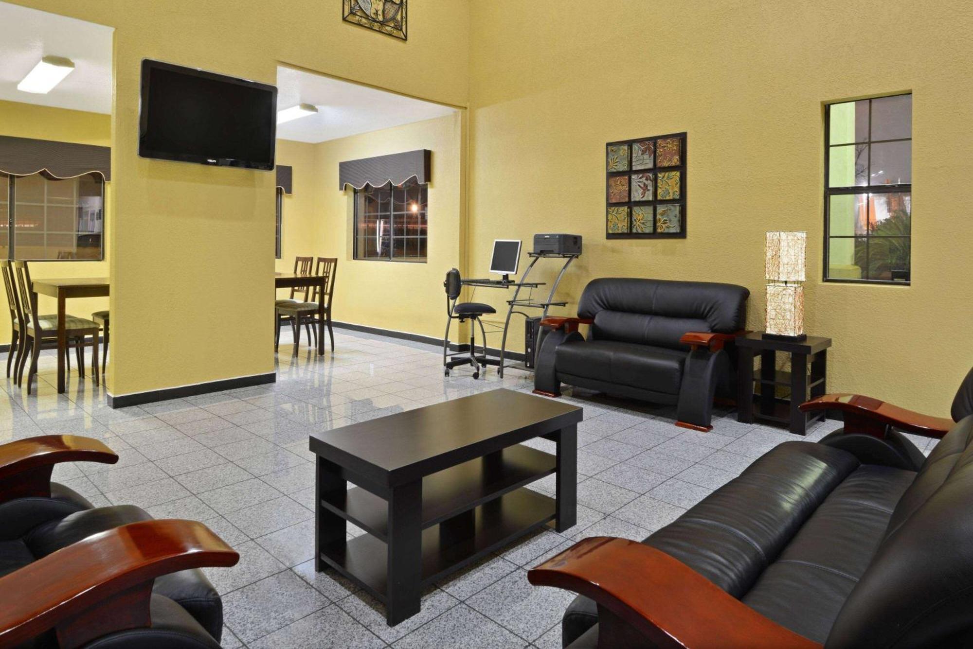 Super 8 By Wyndham San Antonio/Riverwalk Area מראה חיצוני תמונה